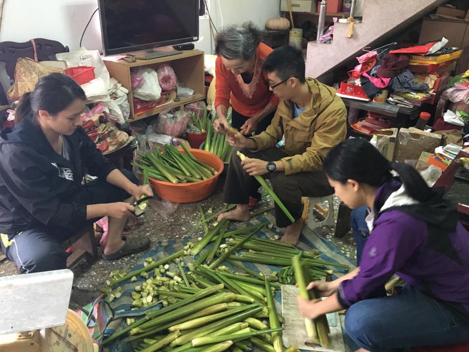 幫忙處理茭白筍